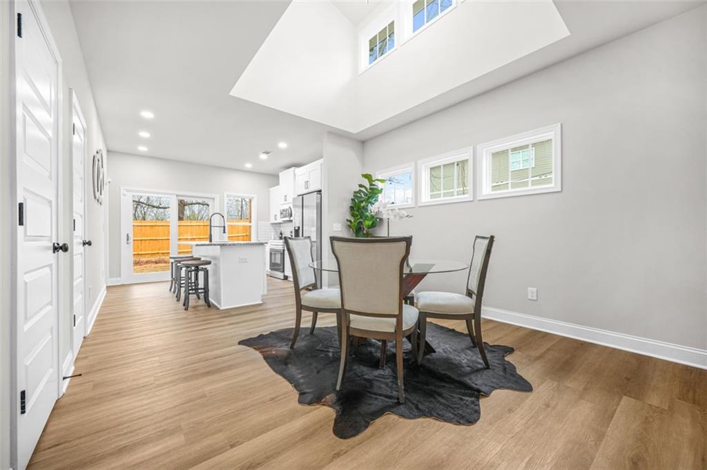 395 W LAKE Avenue NW