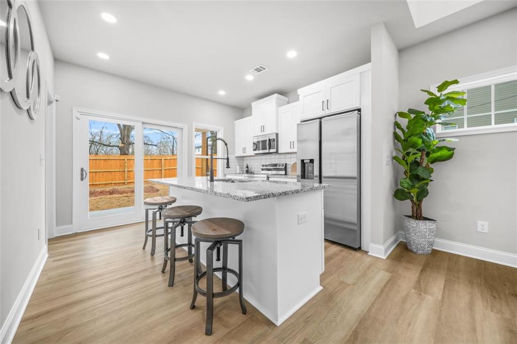 395 W LAKE Avenue NW