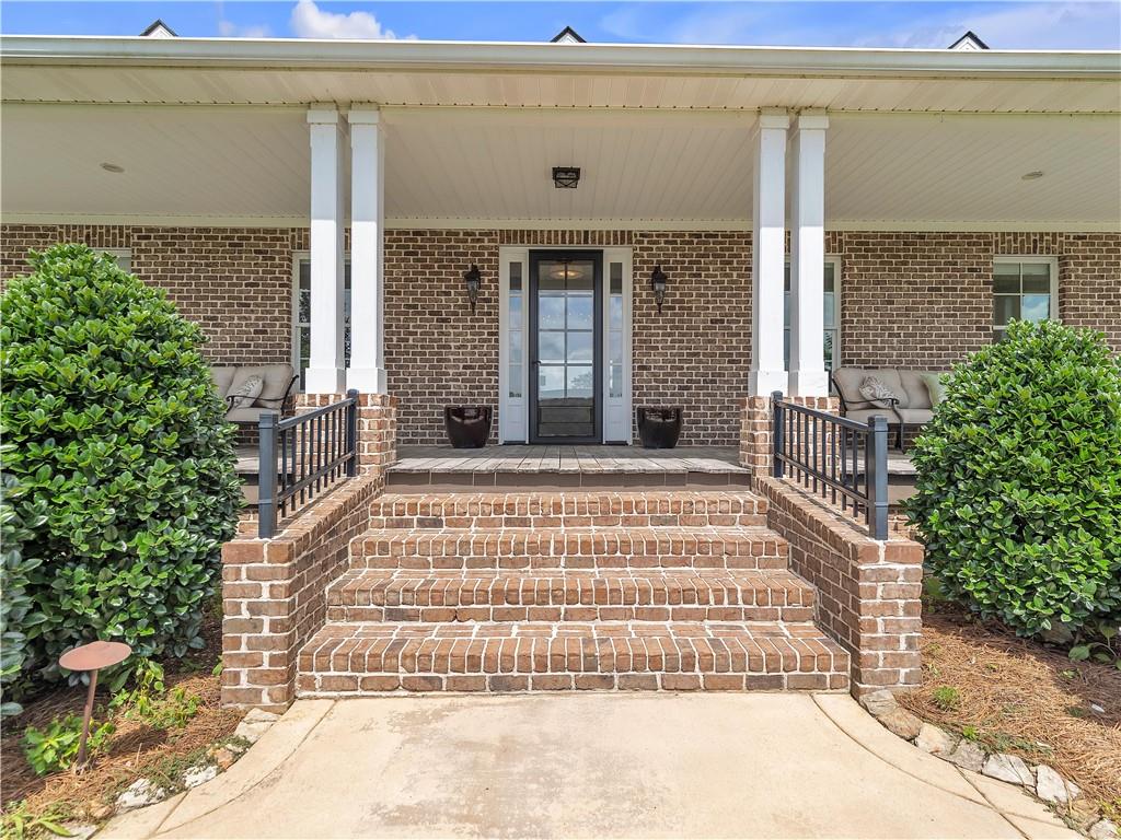 702 Cash Road NE