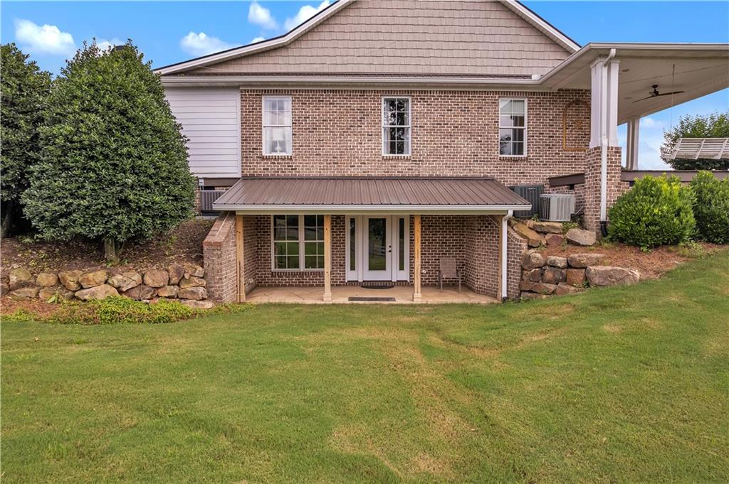 702 Cash Road NE