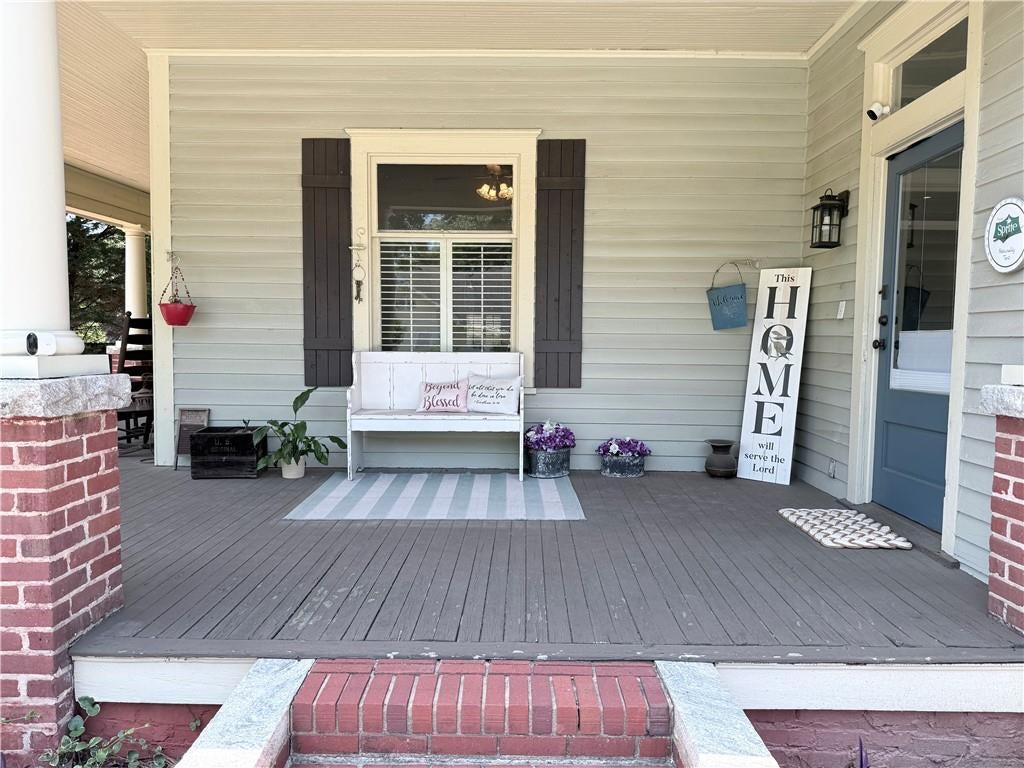 1049 N Main Street NW