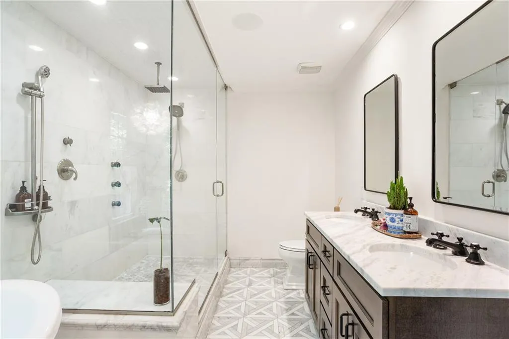 Smyrna, Georgia 30082, United States, 6 Bedrooms Bedrooms, ,5 BathroomsBathrooms,Residential,Active,113885