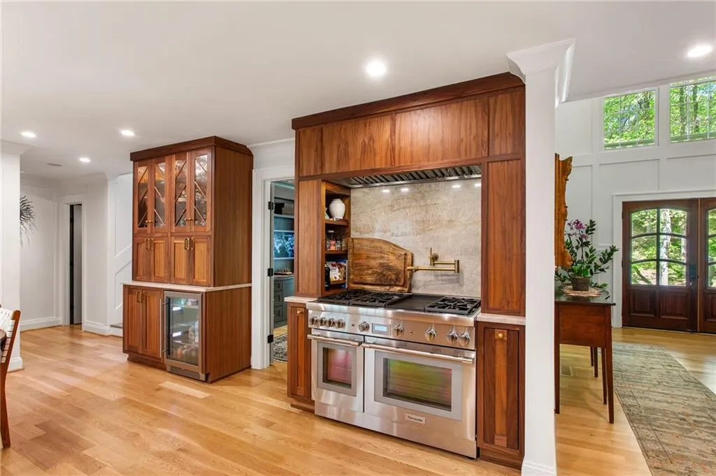 Smyrna, Georgia 30082, United States, 6 Bedrooms Bedrooms, ,5 BathroomsBathrooms,Residential,Active,113885