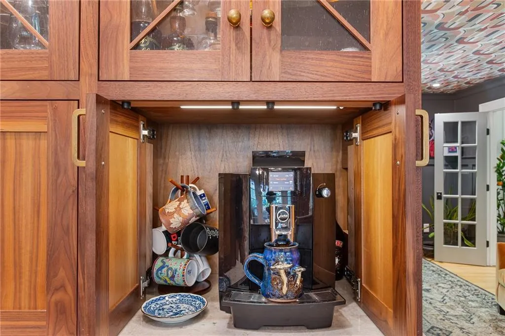 Smyrna, Georgia 30082, United States, 6 Bedrooms Bedrooms, ,5 BathroomsBathrooms,Residential,Active,113885