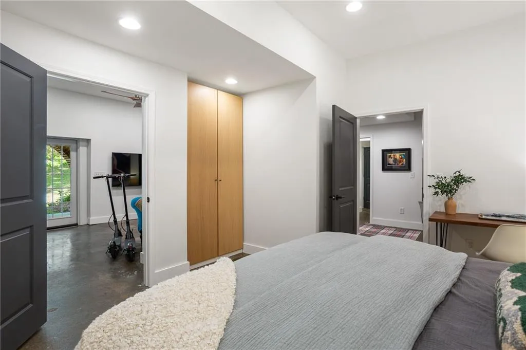 Smyrna, Georgia 30082, United States, 6 Bedrooms Bedrooms, ,5 BathroomsBathrooms,Residential,Active,113885