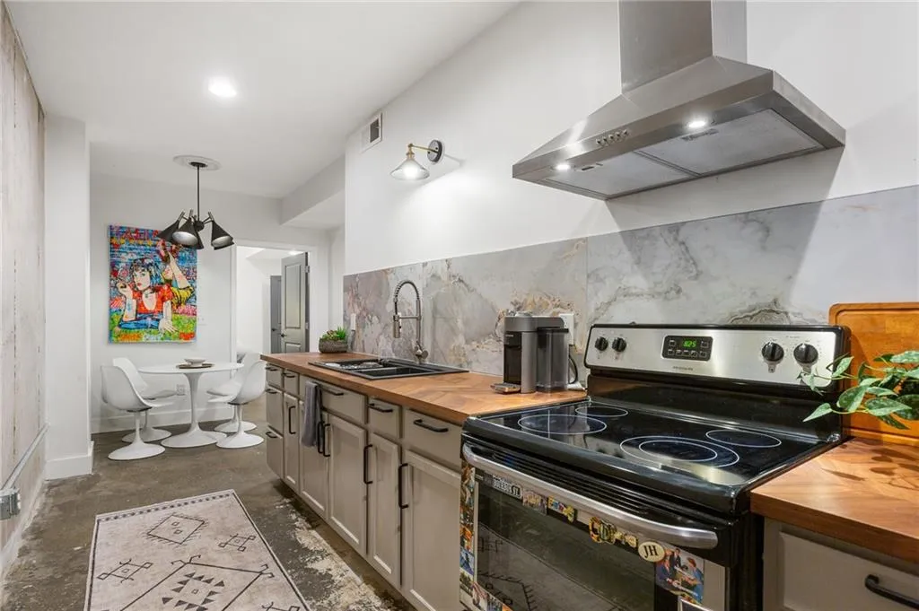 Smyrna, Georgia 30082, United States, 6 Bedrooms Bedrooms, ,5 BathroomsBathrooms,Residential,Active,113885