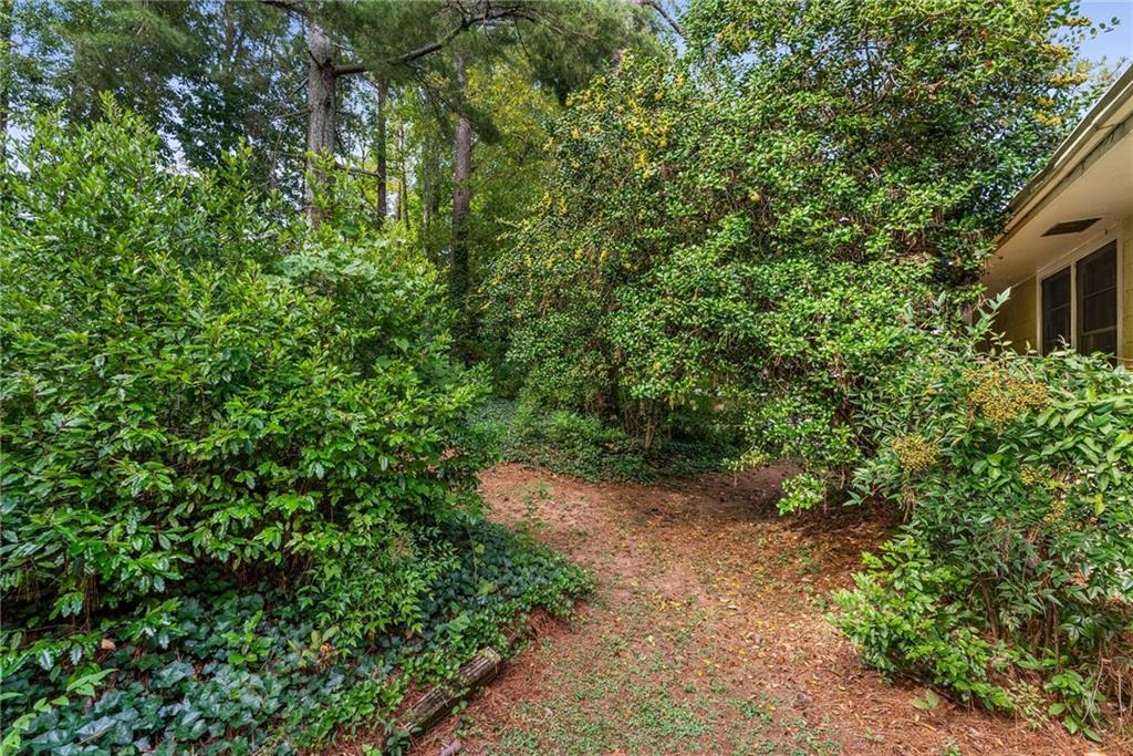 1307 Mayfair Drive NE