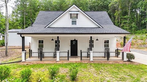 Homes For Sale - 92 Autumn Path<br/> Rockmart, GA 30153