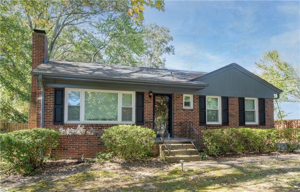 5 Star location! Newly Renovated 3br/2ba with a great location, just minutes from Marietta Square!! Features gleaming hardwood floors throughout, SS appliances, washer & dryer, large master with private bath, screened-in back porch, large rear patio perfect for entertaining, spacious private back yard and so much more! Walkable to shops, food hall, brewery and much more. Close to the highway. 5 Minutes away from Marietta Square, restaurants and shopping.