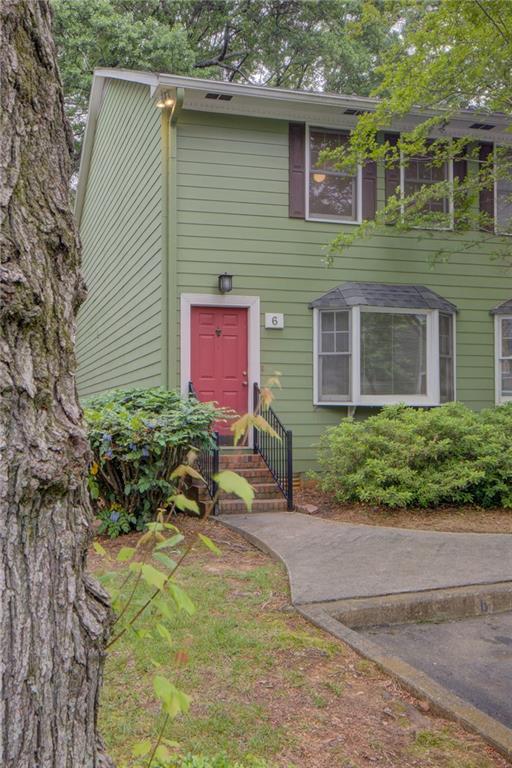 6 Holly Downs Court NW