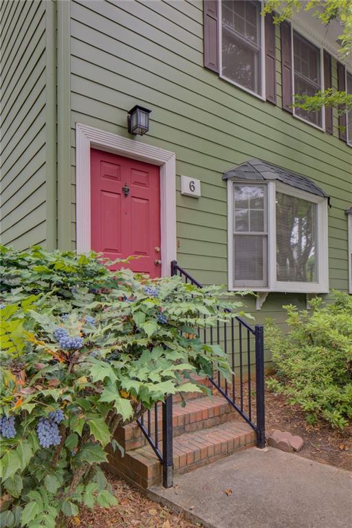 6 Holly Downs Court NW