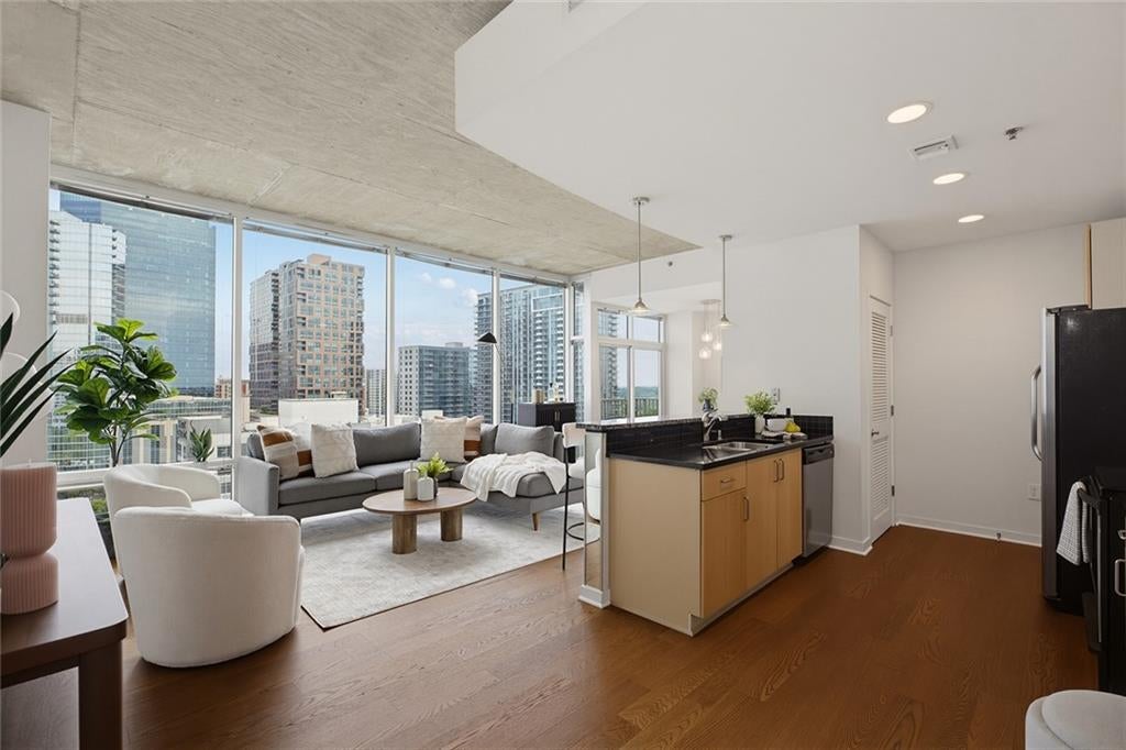 943 Peachtree Street NE 1218