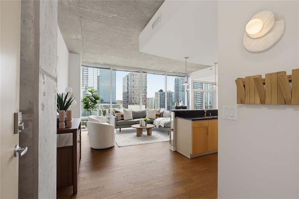 943 Peachtree Street NE 1218
