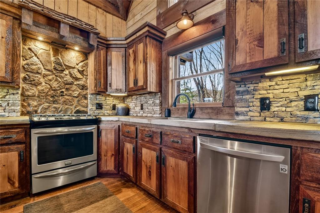 Epworth, Georgia, 30541, United States, 3 Bedrooms Bedrooms, ,4 BathroomsBathrooms,Residential,Active,2028774