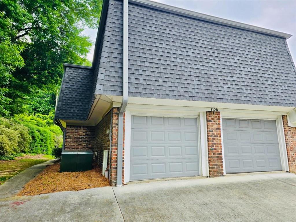 1128 Hampton Way