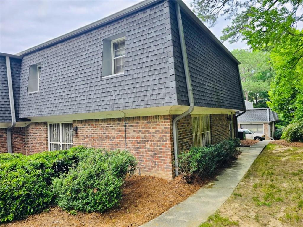 1128 Hampton Way