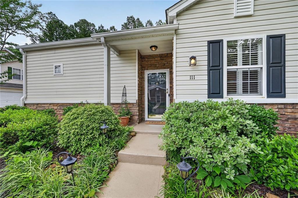 111 W Oaks Court