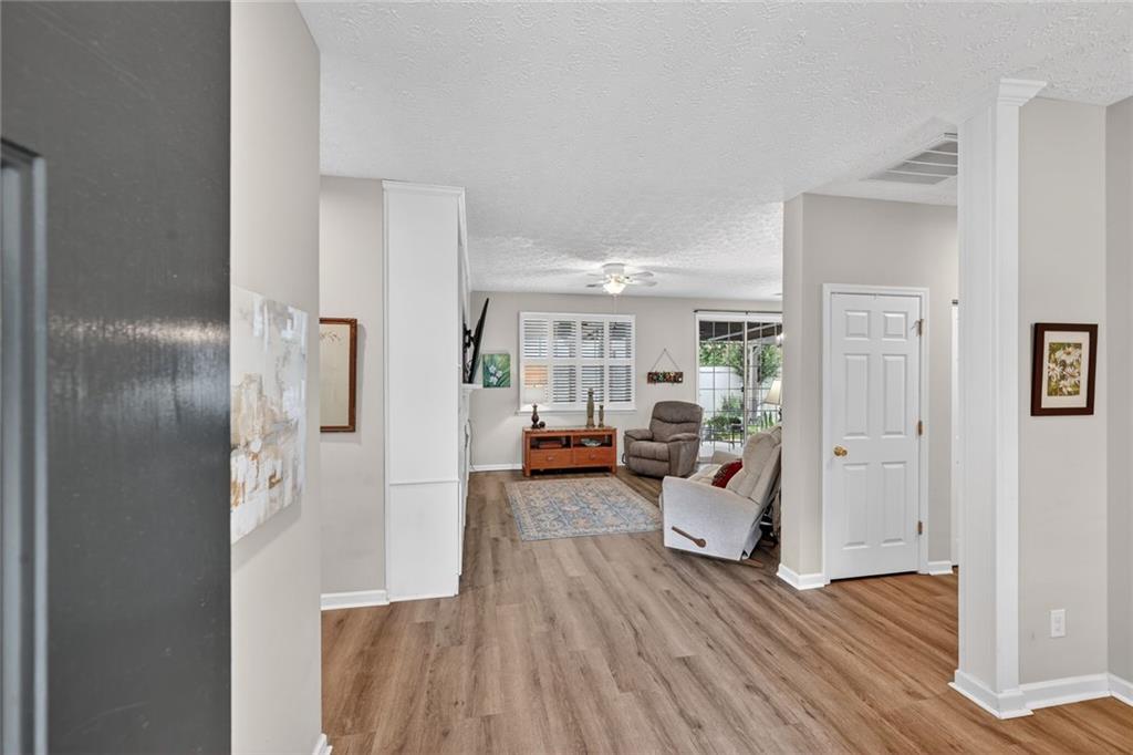 111 W Oaks Court