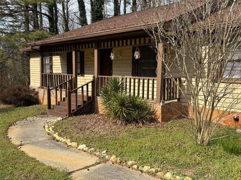 Homes For Sale - 2781 Brackenwood Drive<br/> Snellville, GA 30039