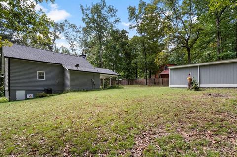 A home in Adairsville