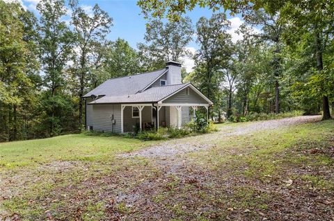 A home in Adairsville