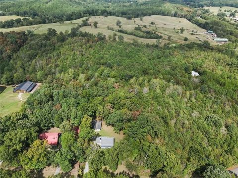 A home in Adairsville