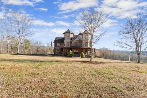 A home in Toccoa