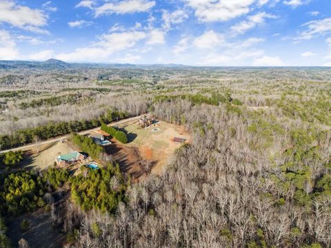 A home in Toccoa