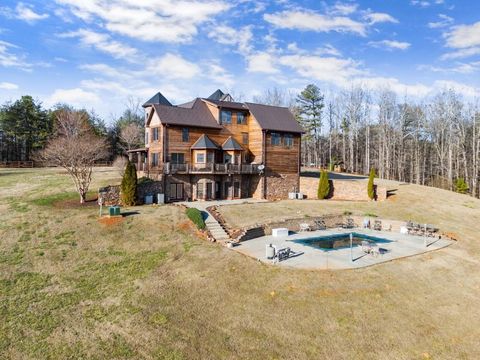 A home in Toccoa