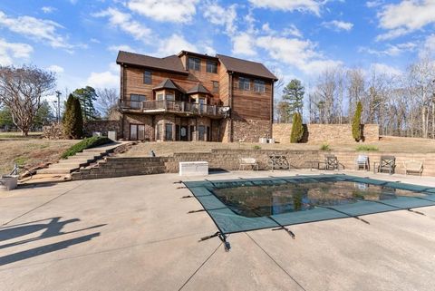 A home in Toccoa