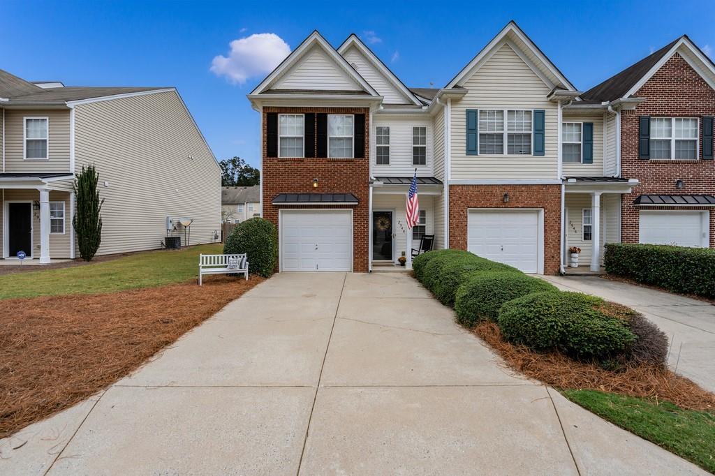 This end unit townhome in desirable Kentmere neighborhood is centrally located within minutes to 400, Halycon, The Collection and The Greenway. Step
inside through an open and bright entry foyer hallway, family room includes a fireplace and built ins. Enjoy cooking in your bright kitchen equipped with SS appliances, subway tile and Lifeproof Luxury Vinyl Plank flooring throughout the main level. Upstairs your master suite includes dual vanities, a large tub and separate shower. Upstairs also includes 2 secondary bedrooms, a full bath and laundry room. A MUST-SEE in top rated school district! Available August 1