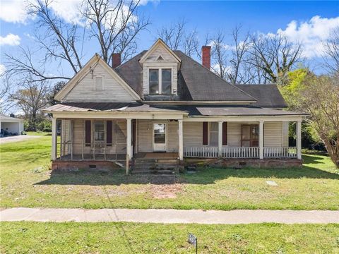 2001 Broad Street Statham GA 30666