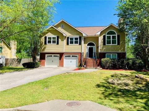 Homes For Sale - 3590 Andrea Lee Court<br/> Snellville, GA 30039