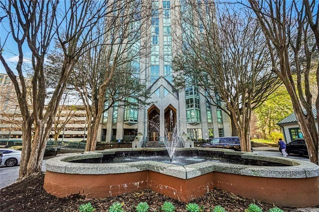 2870 Pharr Court NW 1806