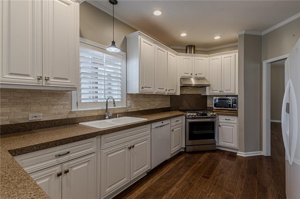 listing image 117