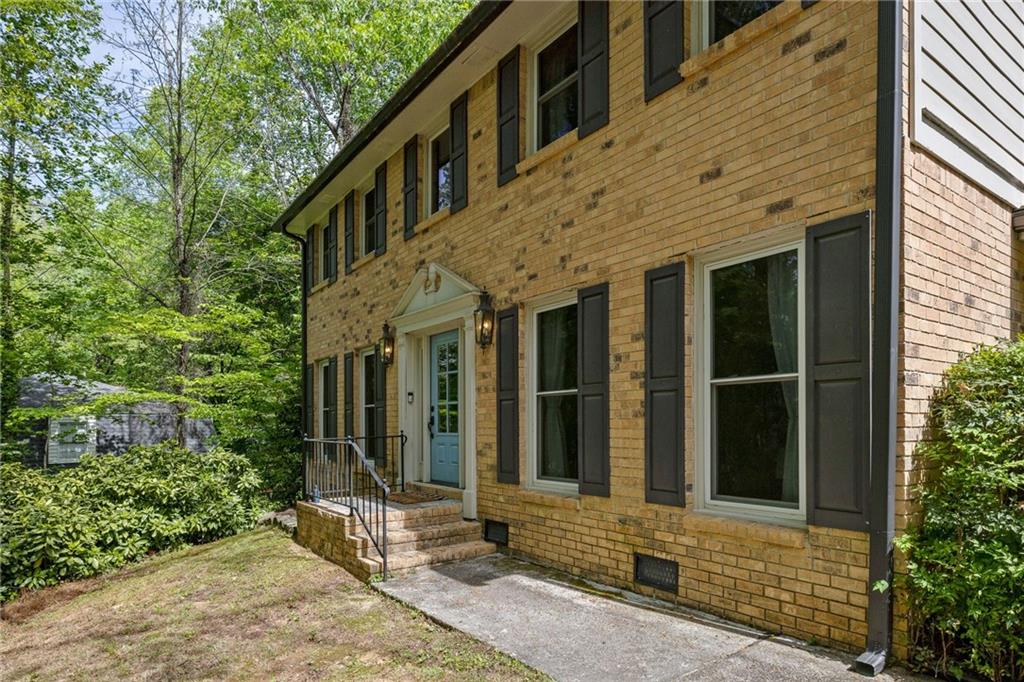 2497 Greenglade Road NE