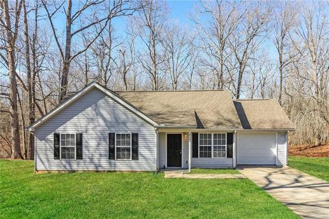 Homes For Sale - 6793 Creeks Edge Court<br/> Flowery Branch, GA 30542