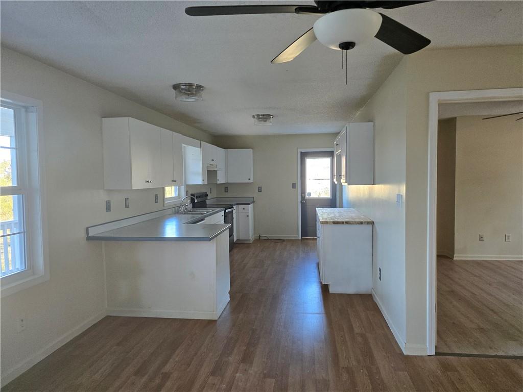 4 bedroom 2 bath Ranch home within walking distance to schools, Mulberry Rock Park and stores. Pets allowed but has to be approved by owner.