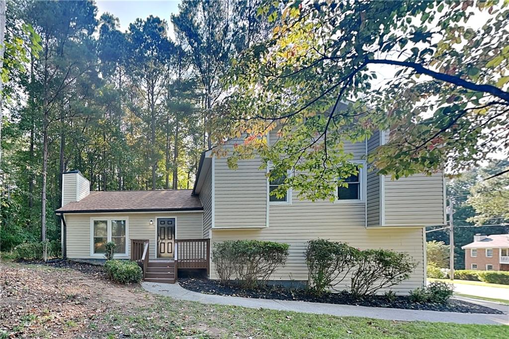Charming 3 bed, 2 bath, 1,480 sqft home in Kennesaw! Open kitchen concept with updated counters and a spacious living room. Primary suite with attached bathroom. Spacious backyard, great for gatherings! Pets accepted on a case by case basis. Additional admin fees apply. The Fireplace is decorative. Schedule your showing today! This home is as-is.
This home may be located within a Homeowners Association (HOA) community. If so, residents will be responsible for adhering to all HOA rules and regulations. Please contact your agent or landlord's agent for more information.
DISCLAIMER: Cobb County has certain restrictions on the number and relationship of occupants living in single family homes. All prospective tenants represent that they have reviewed, understand and shall comply with such restrictions.