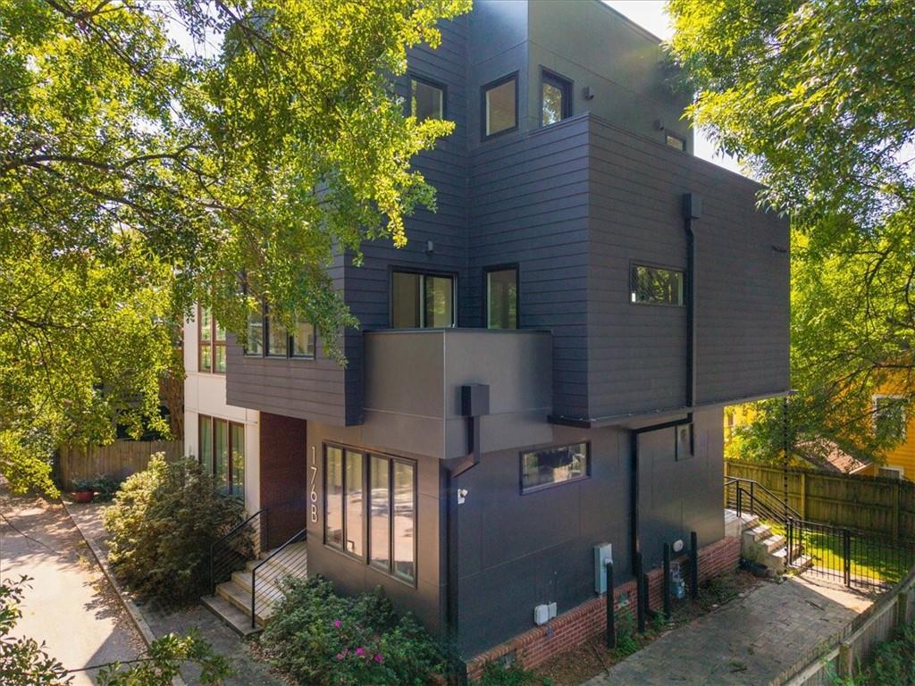 176B Sampson Street NE