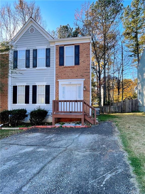 Great location, convenient to everything. Gorgeous home with 3 beds and 2.5 baths. Open concept family room. Fenced and private backyard.