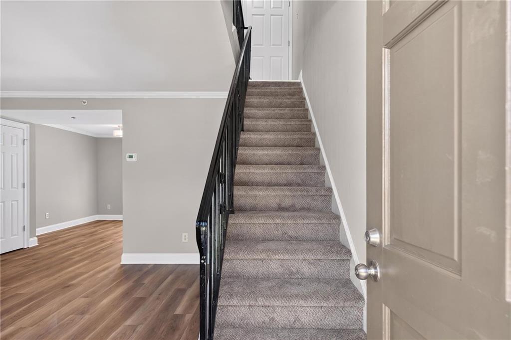 1 Villa Court SE