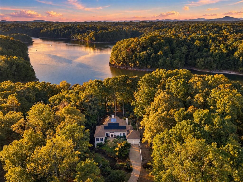 3601 Lakeview Drive