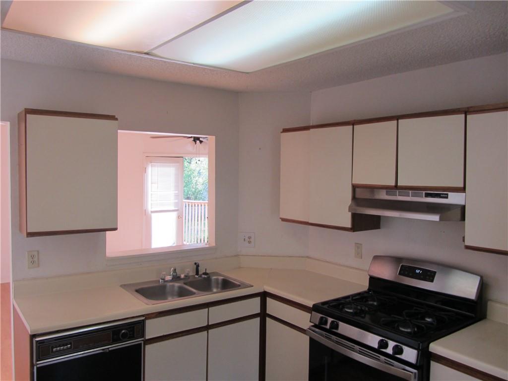 390 Lakeridge Court, Riverdale, Georgia image 12
