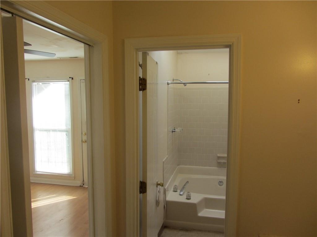 390 Lakeridge Court, Riverdale, Georgia image 7