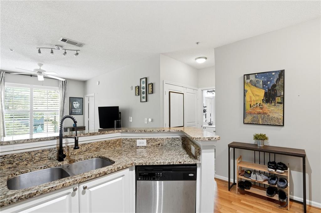 10 Perimeter Summit Boulevard NE 1204