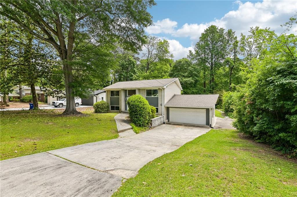 3825 Leander Court