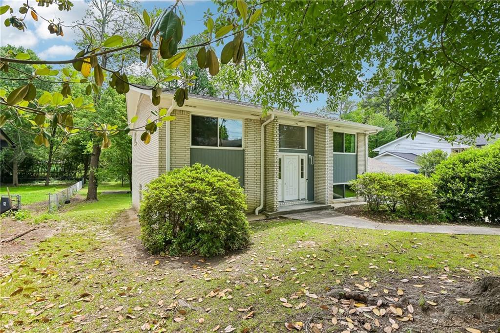 3825 Leander Court