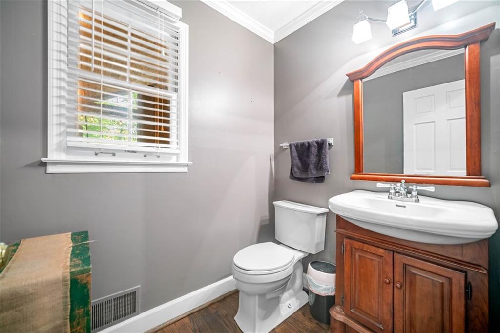 2144 Lamplight Drive, Marietta, Georgia image 9