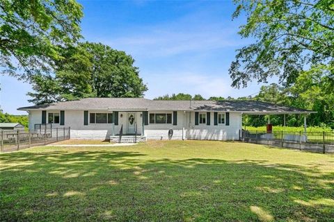 Homes For Sale - 26764 Highway 85<br/> Senoia, GA 30276